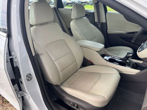 Used 2024 Chevrolet Malibu LT image 36