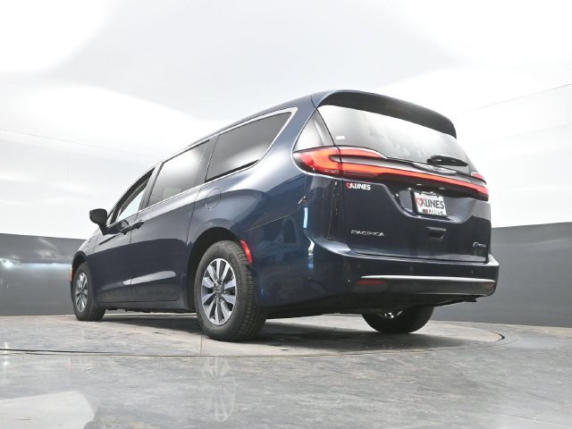 Used 2024 Chrysler Pacifica Limited FWD image 51