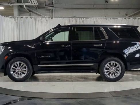Used 2023 GMC Yukon SLT w/ SLT Luxury Package AWD/4WD image 6