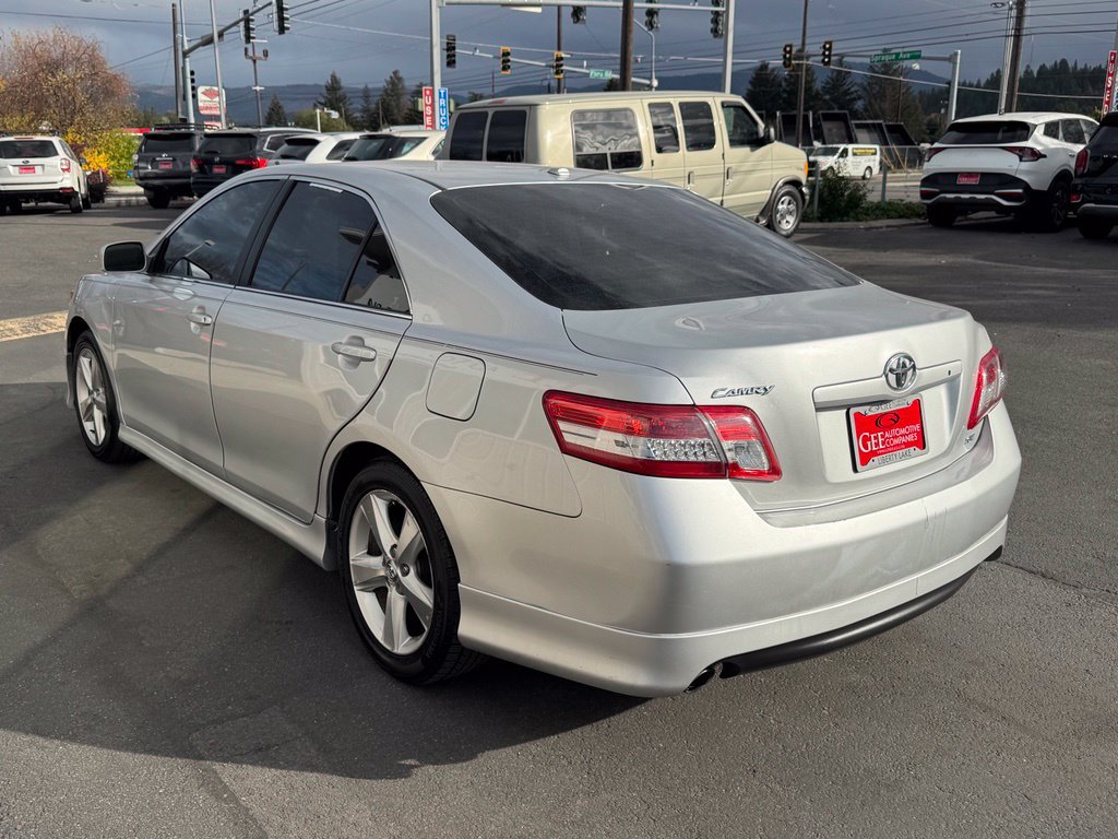 Used 2010 Toyota Camry SE FWD image 5