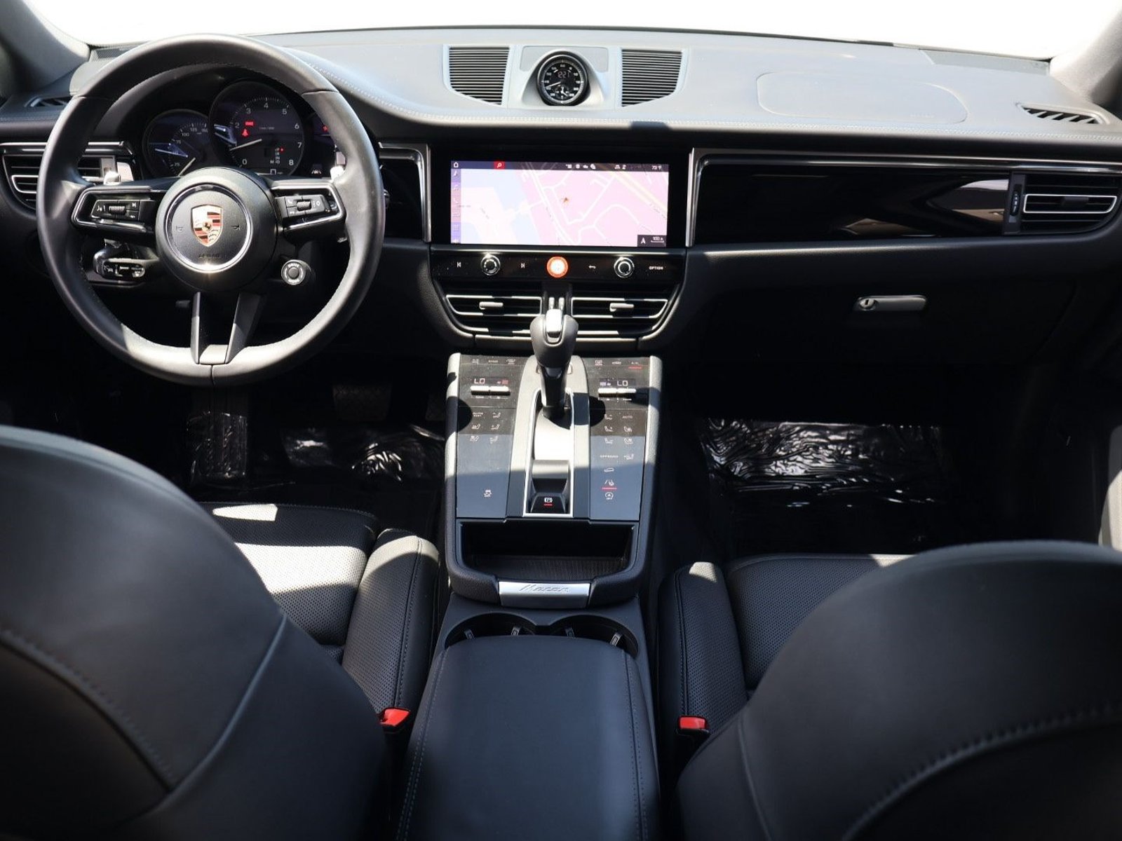 Certified 2026 Porsche Macan AWD/4WD image 21