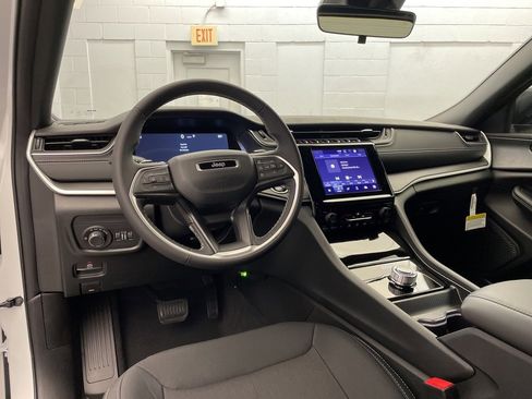 New 2025 Jeep Grand Cherokee Laredo w/ Trailer Tow Package image 9