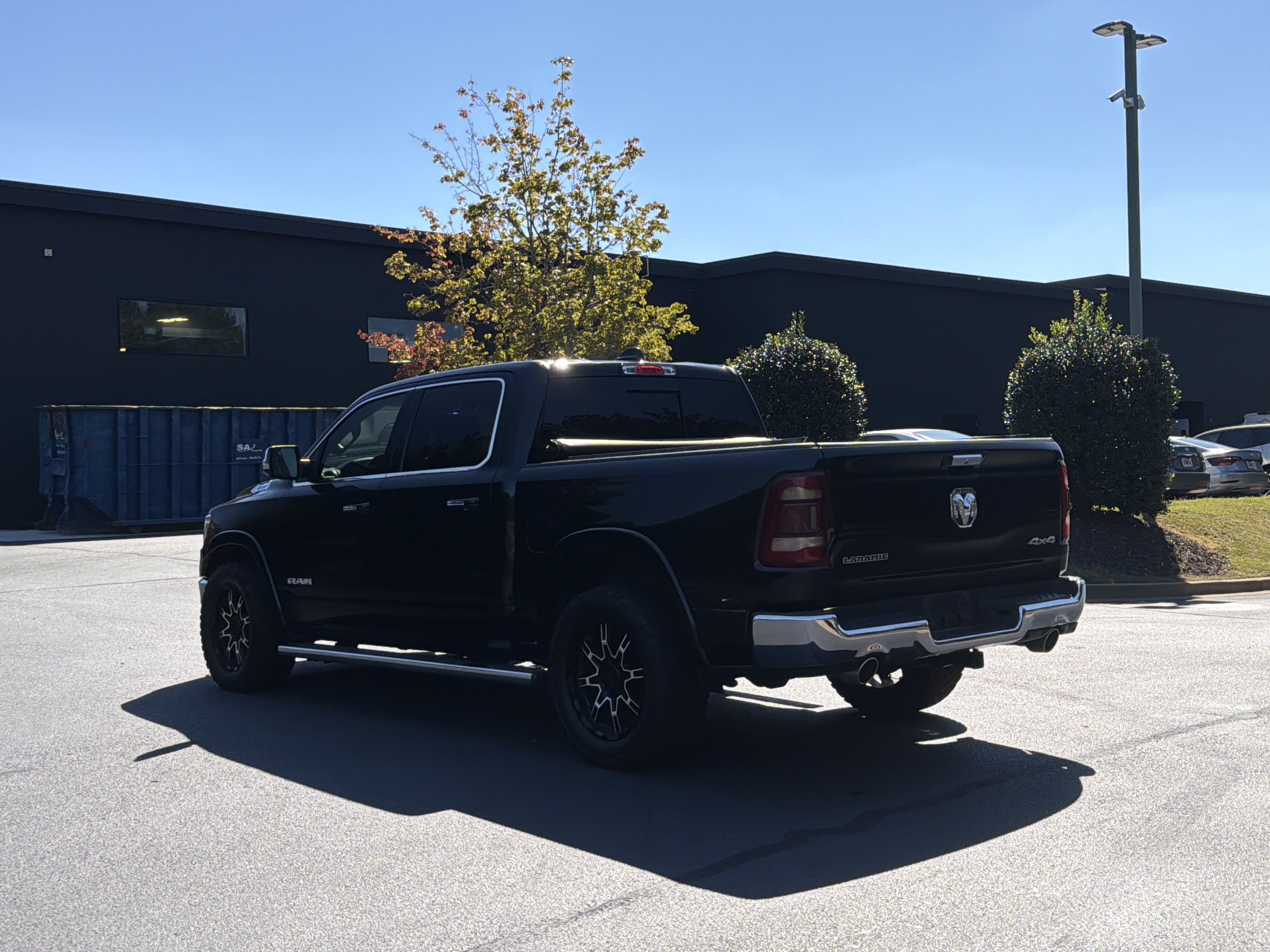 Used 2019 RAM 1500 Laramie AWD/4WD image 10