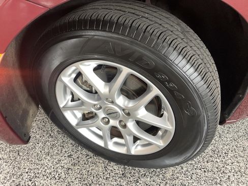 Used 2022 Chrysler Voyager LX image 5