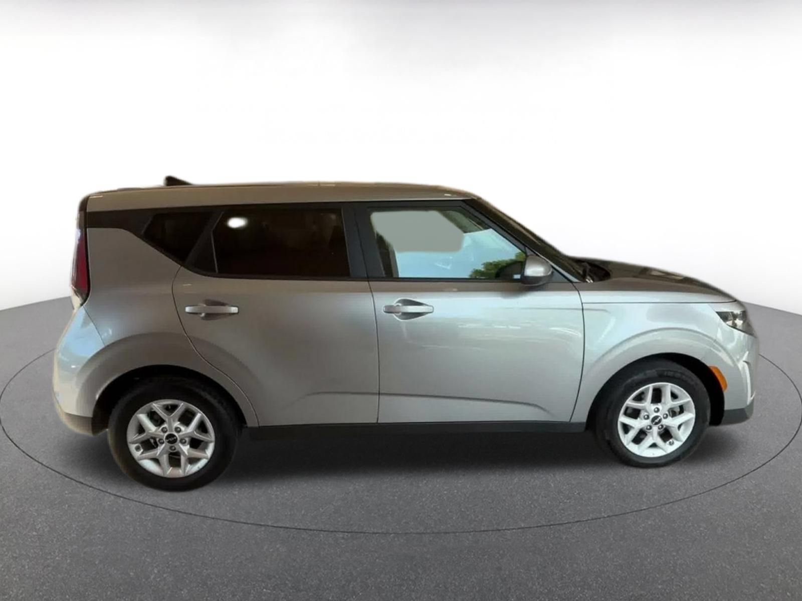 Used 2025 Kia Soul LX w/ LX Technology Package FWD image 15