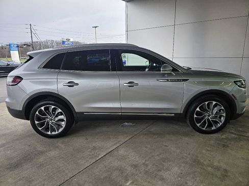 Used 2022 Lincoln Nautilus Reserve image 6