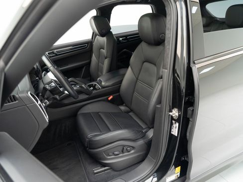 Certified 2023 Porsche Cayenne GTS image 5