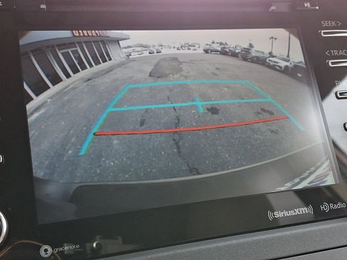 Used 2018 Toyota Sienna LE image 17