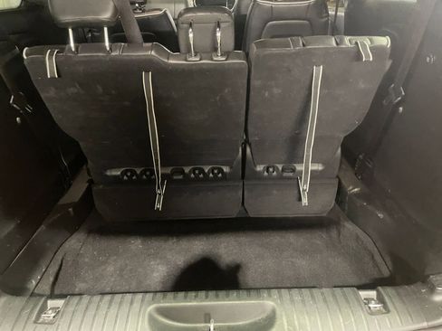 Used 2025 Chrysler Pacifica Limited image 37