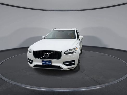 Used 2018 Volvo XC90 T6 Momentum w/ Convenience Package image 3
