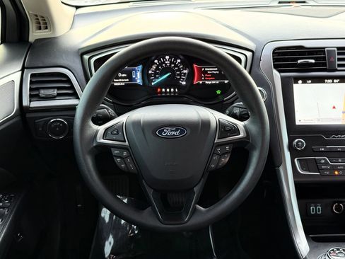 Used 2019 Ford Fusion SE FWD image 23