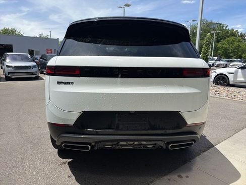 Used 2024 Land Rover Range Rover Sport SE AWD/4WD image 10