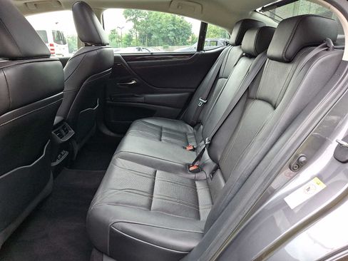 Used 2019 Lexus ES 350 Ultra Luxury w/ Accessory Package 2 FWD image 8