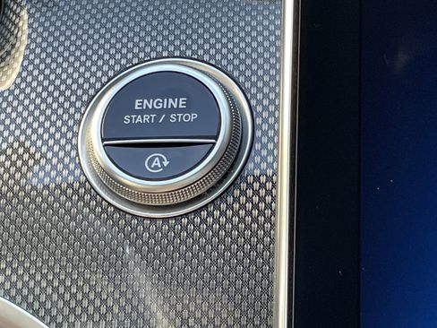 Used 2025 Mercedes-Benz C 300 Sedan image 32