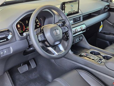 New 2025 Honda Pilot Touring image 10