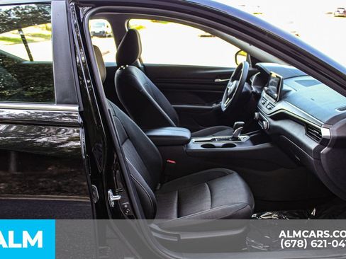 Used 2025 Nissan Altima 2.5 SV FWD image 18