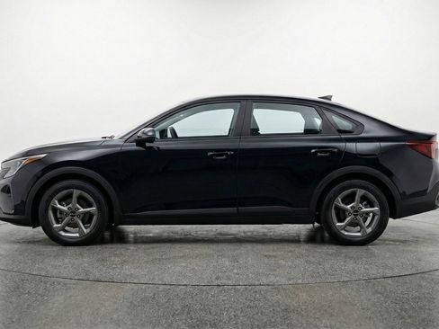 Used 2025 Kia K4 LXS image 3