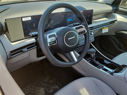 New 2025 Hyundai Tucson SE image 6