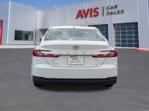 Used 2025 Toyota Camry LE image 7