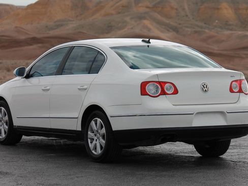 Used 2006 Volkswagen Passat 2.0T image 6
