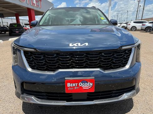 Used 2024 Kia Sorento S w/ Panoramic Sunroof Package FWD image 2