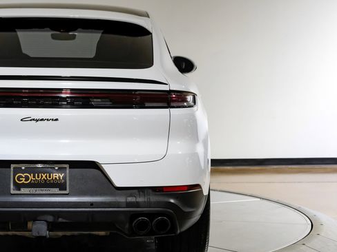 Used 2024 Porsche Cayenne Base image 51