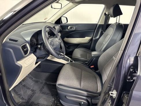 Used 2022 Hyundai Venue Limited FWD image 18