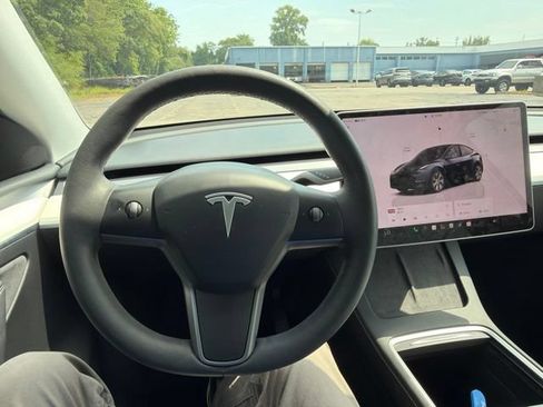 Used 2024 Tesla Model Y Long Range AWD/4WD image 16