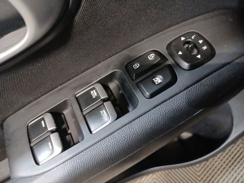 Used 2018 Kia Soul + image 15