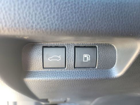 Used 2024 Toyota Crown Limited image 31