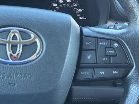Certified 2023 Toyota Sienna LE FWD image 11