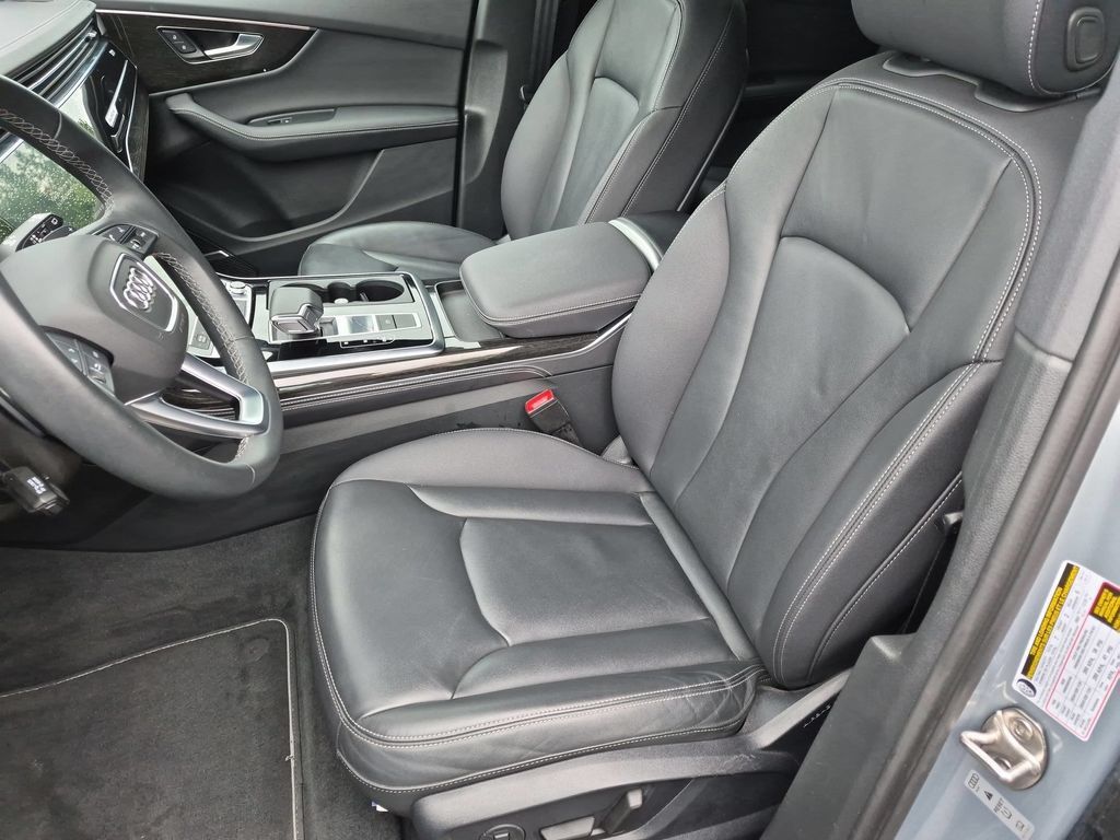 Used 2025 Audi Q7 3.0T Premium Plus AWD/4WD image 18