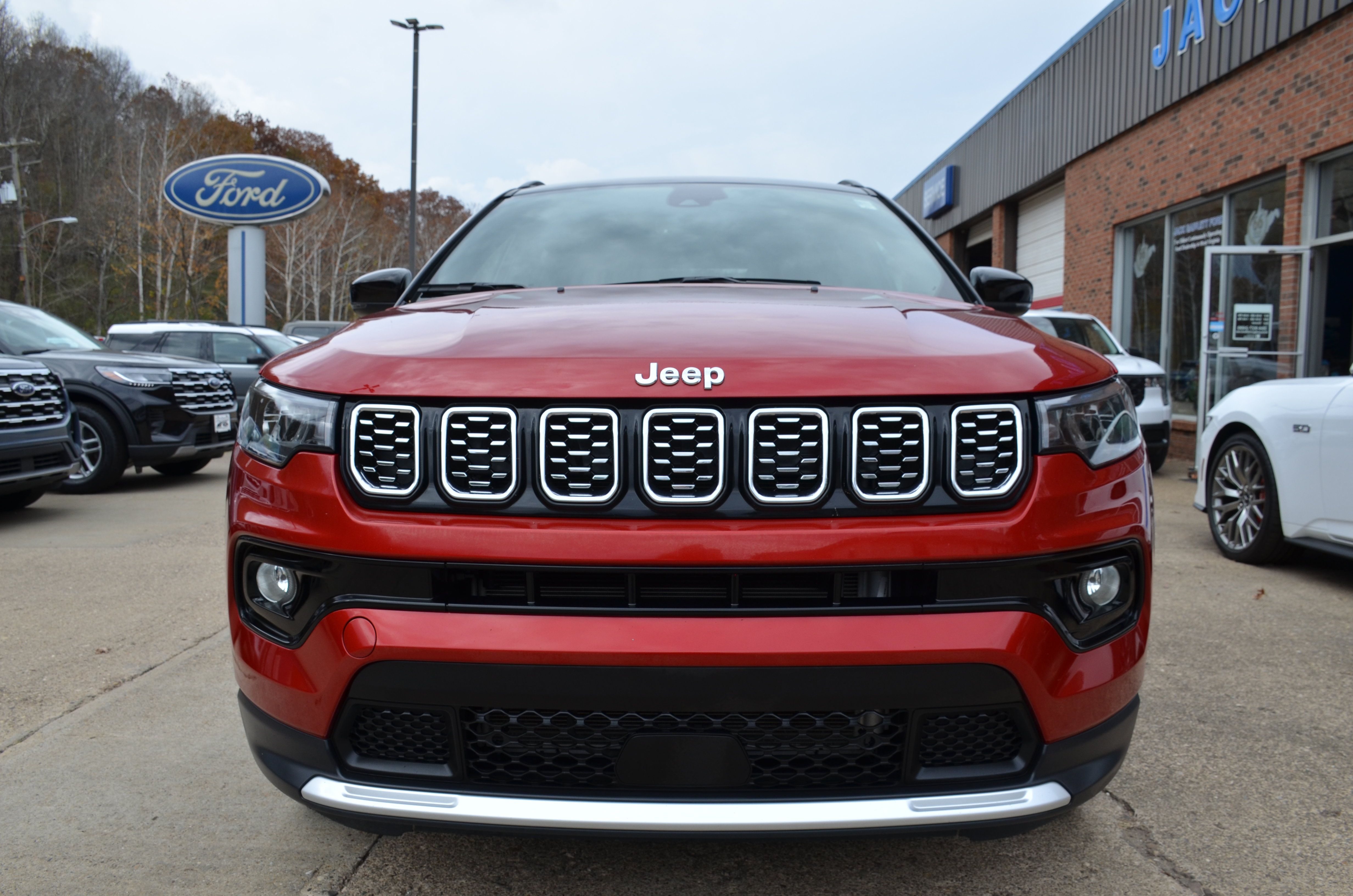 Used 2024 Jeep Compass Limited AWD/4WD image 2