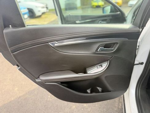 Used 2017 Chevrolet Impala Premier w/ Enhanced Convenience Package image 27