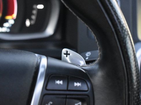 Used 2016 Volvo S60 T5 R-Design image 23