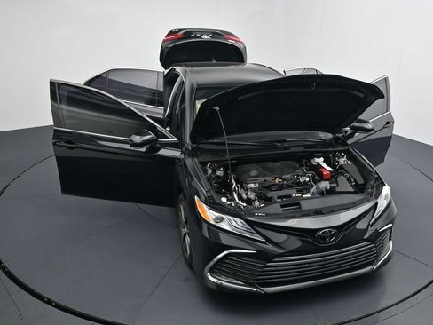 Used 2024 Toyota Camry XLE FWD image 25