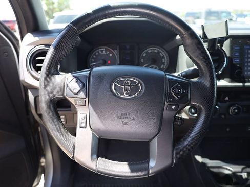 Used 2016 Toyota Tacoma TRD Off-Road w/ Towing Package AWD/4WD image 13