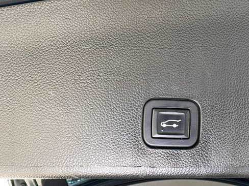 Used 2014 Cadillac SRX Luxury w/ Driver Awareness Package image 10