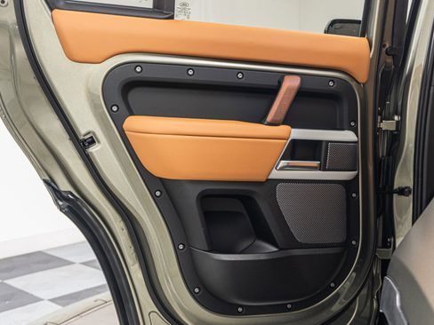 Used 2024 Land Rover Defender 110 SE image 44