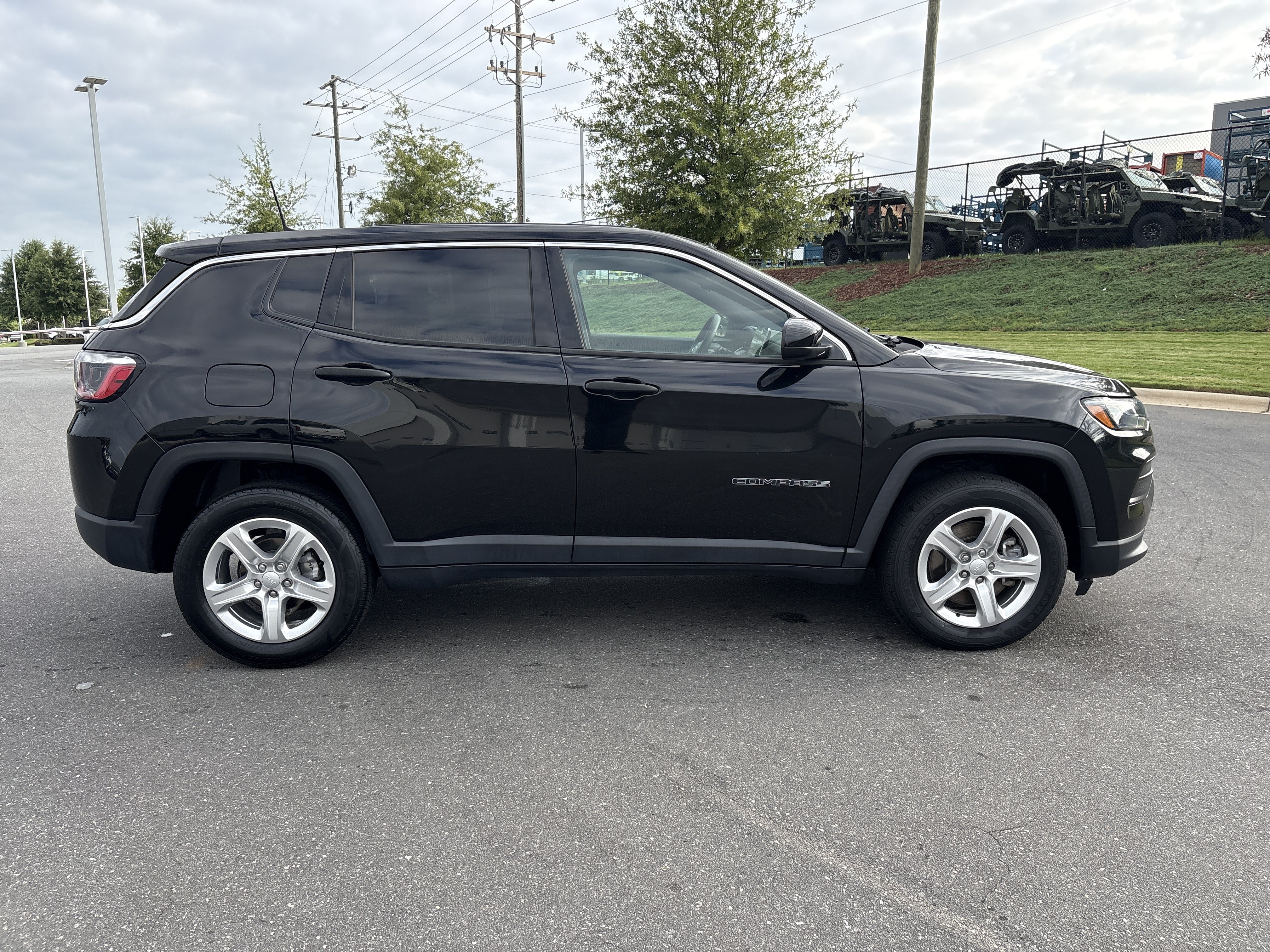 Used 2023 Jeep Compass Sport AWD/4WD image 10