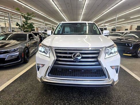 Used 2019 Lexus GX 460 Luxury image 2