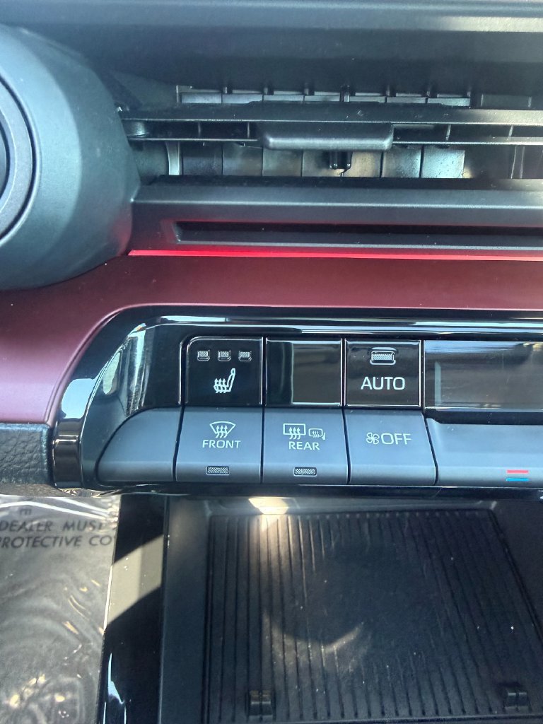 Used 2024 Toyota Prius Prime FWD image 11