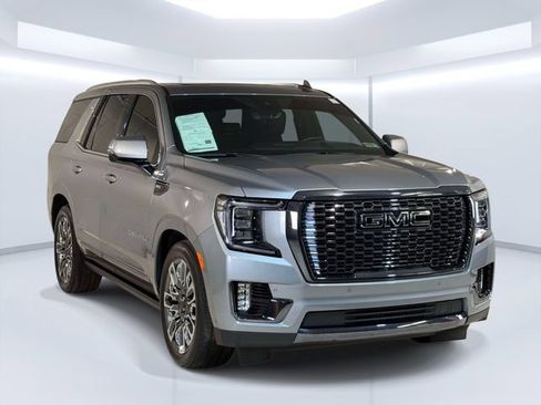 Used 2024 GMC Yukon Denali Ultimate AWD/4WD image 9