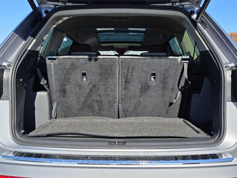 Used 2024 Volkswagen Atlas SEL Premium R-Line image 28