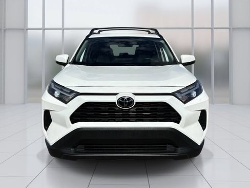 Used 2022 Toyota RAV4 XLE w/ Convenience Package FWD image 9