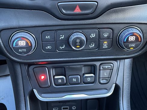 Used 2019 GMC Terrain SLE image 25