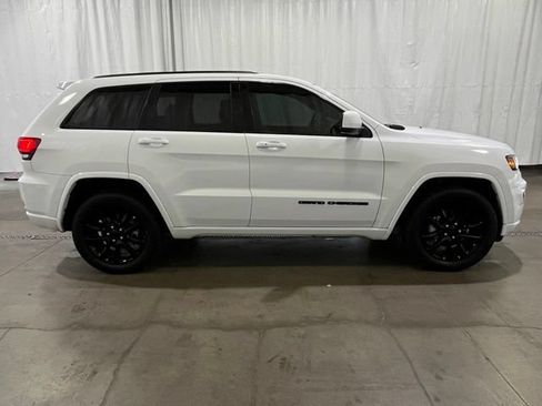 Used 2019 Jeep Grand Cherokee Altitude AWD/4WD image 3