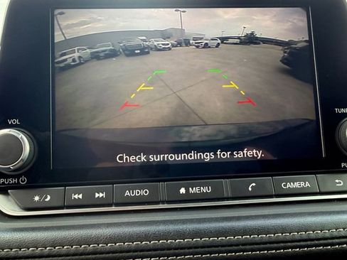 Used 2024 Nissan Rogue S AWD/4WD image 9