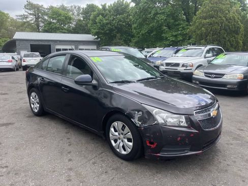 Used 2014 Chevrolet Cruze LS FWD image 5