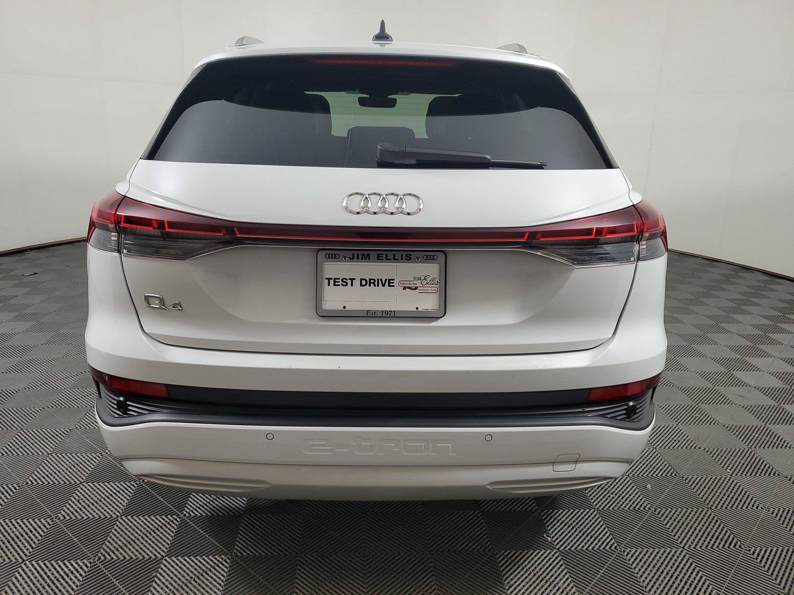 Used 2023 Audi Q4 e-tron Premium Plus w/ Premium Plus RWD image 5